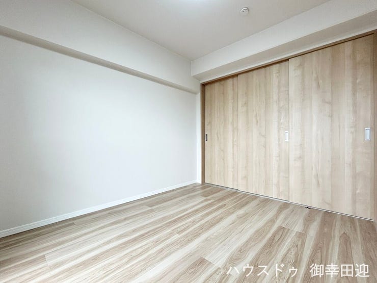 ■□■5.2帖洋室■□■寝室、書斎、趣味の部屋。家族の成長やライフスタイルに合わせ、様々な使い方ができる快適な空間です。