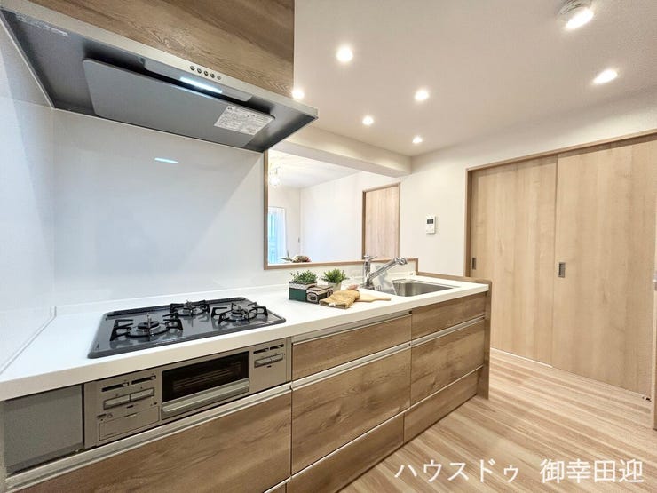 ■□■家族の「美味しい」が集まる、喜びを生み出す舞台■□■高い機能性と美しいデザインを両立。料理する人も、待つ人も、笑顔になれる場所です。