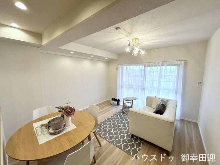 ■□■安らぎと笑顔の中心地■□■陽光が優しく降り注ぎ、会話が自然と弾む。ここでは、毎日が特別な時間へと変わります。