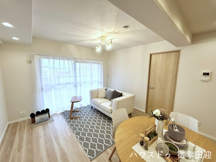 ■□■安らぎと笑顔の中心地■□■陽光が優しく降り注ぎ、会話が自然と弾む。ここでは、毎日が特別な時間へと変わります。