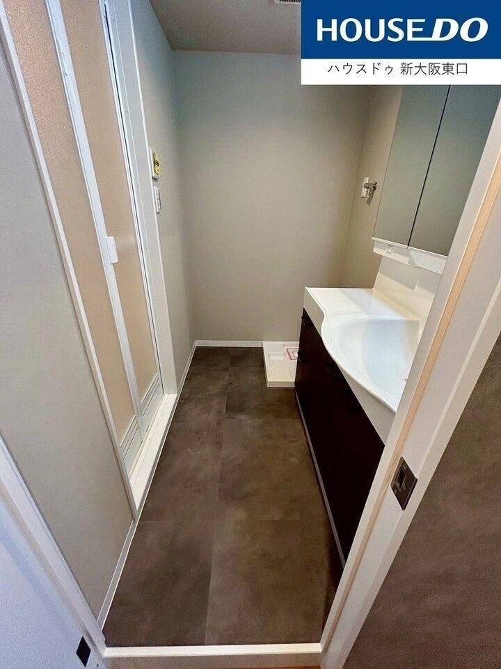 洗面所もおしゃれなクッションフロアに張替え済
ゆったり広めです。