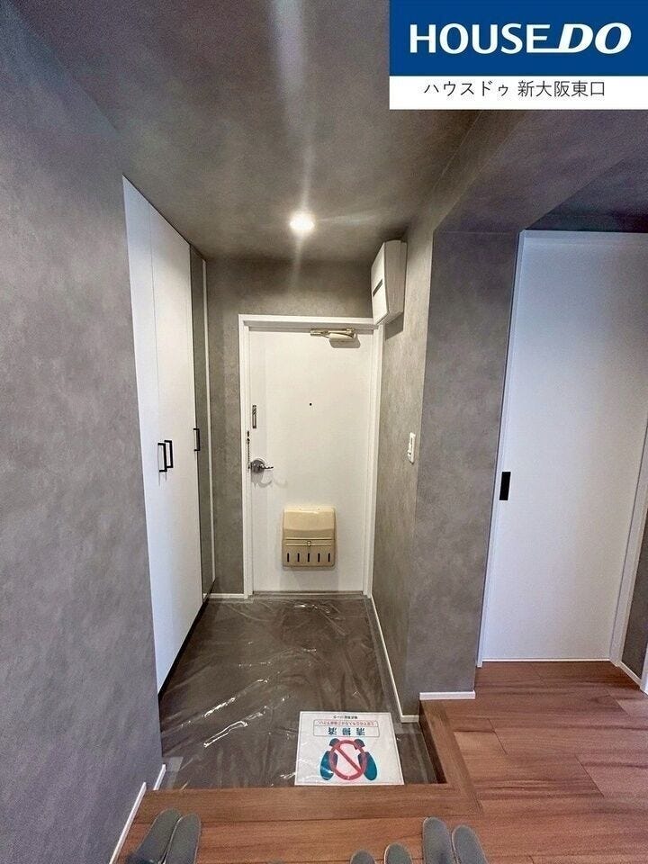 玄関にもダウンライトを新設
足元とても明るいですね。