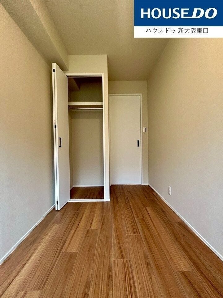 洋室4.2帖
天井が高く数字以上に広く感じられるお部屋です。