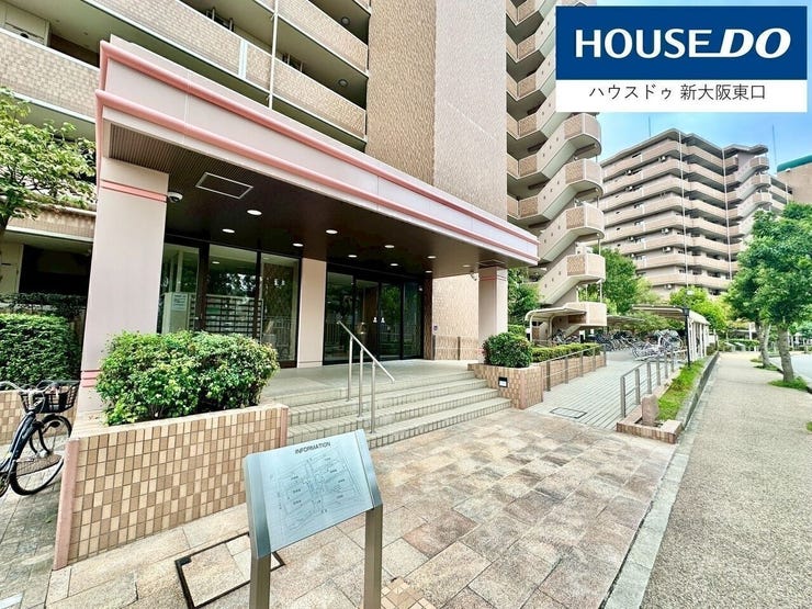 ホテルのようなエントランス。
宅配ボックス、オートロックがございます。