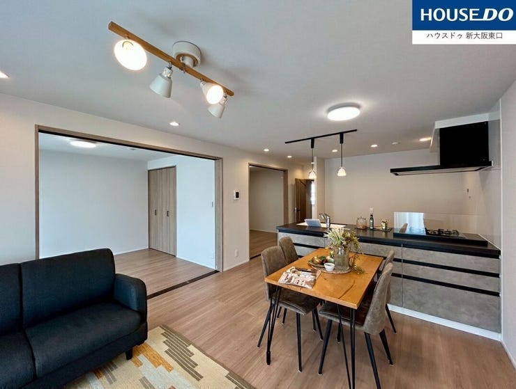 【外観】
鉄筋コンクリート造7階建てマンション♪