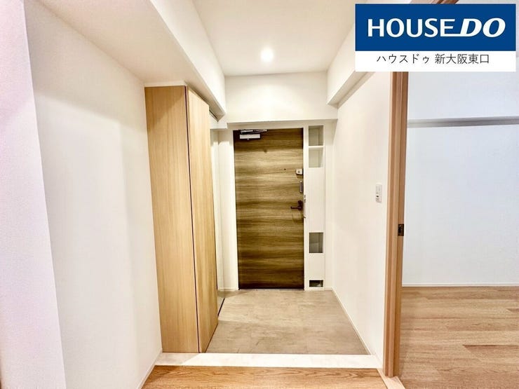 玄関にもダウンライトを新設。
足元とても明るいです。