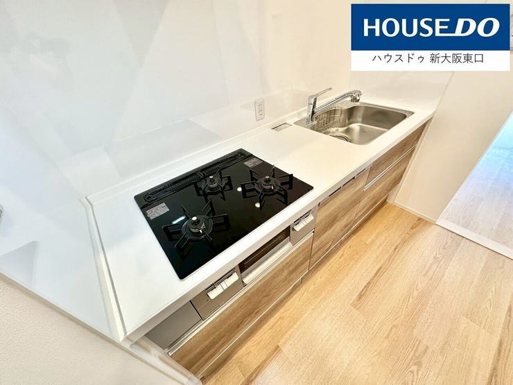 キッチンの木目もフローリングや建具とマッチしています。