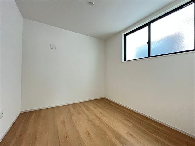 4.5帖洋室:趣味や集中したい時のプライベートスペースとしても活用できます。自由な使い方が可能です。
(2025年11月11日撮影)