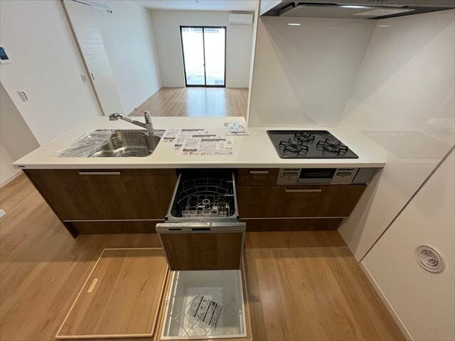 キッチンには食洗機を設置。日々の家事がスピーディにすみます。