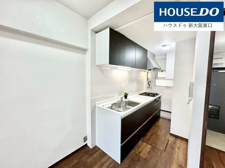 キッチンは新調されています。
ホーローパネルと人工大理石仕様でお手入れらくらく!!