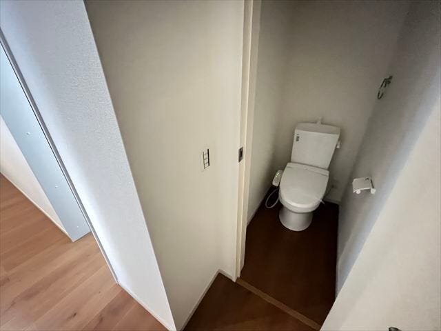 1階トイレ:無駄のないシンプルなトイレは、お好みに合わせた空間づくりが楽しめます。
(2025年11月11日撮影)