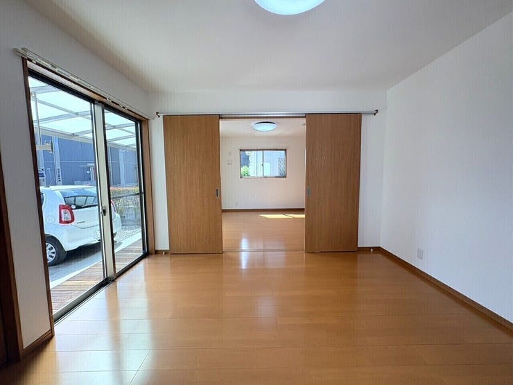 仕切りを開けて開放的に使うのも良いですね♪