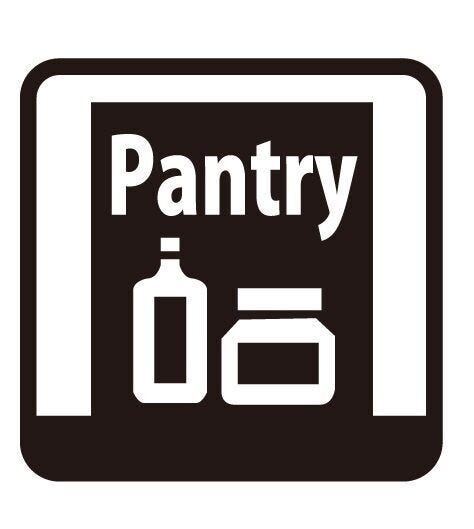 食品ストックや調理器具など様々なモノを収納できる便利なパントリー。