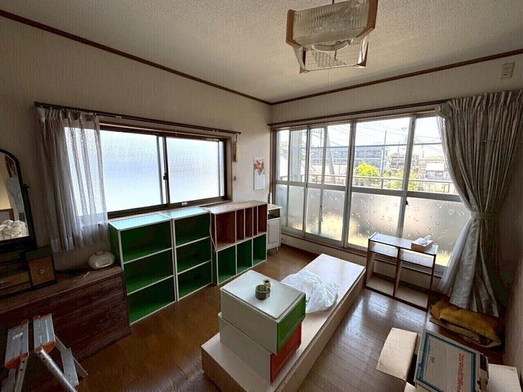 洋室はシンプルなデザインが特徴で、インテリアの自由度が高いのでお好きなお部屋にするのもいいですね。