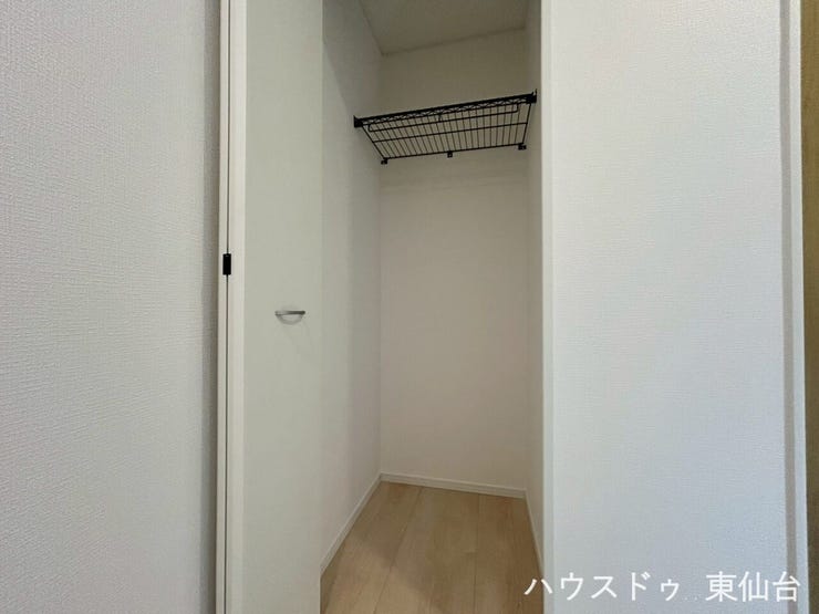 掃除道具や季節物の収納にぴったり。暮らしにゆとりが生まれます。