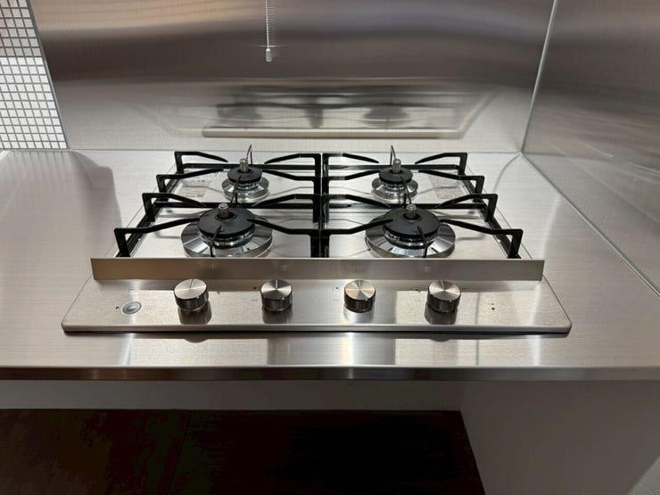 四口コンロで効率的よく調理ができます