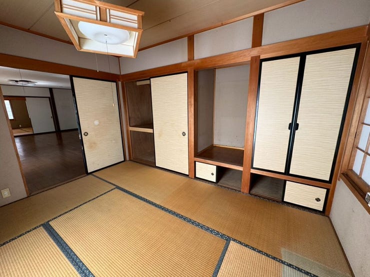 収納充実の和室