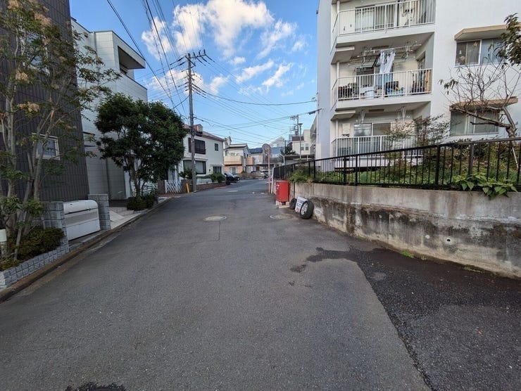 お寺のそばでとても静かです