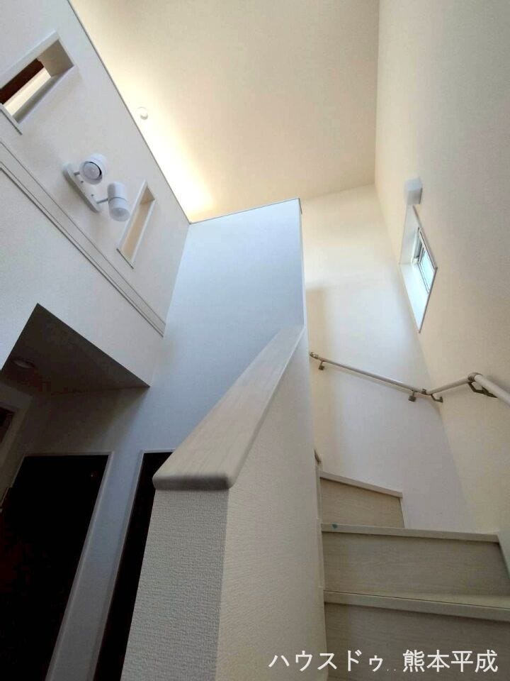 玄関が吹き抜けでオシャレです★