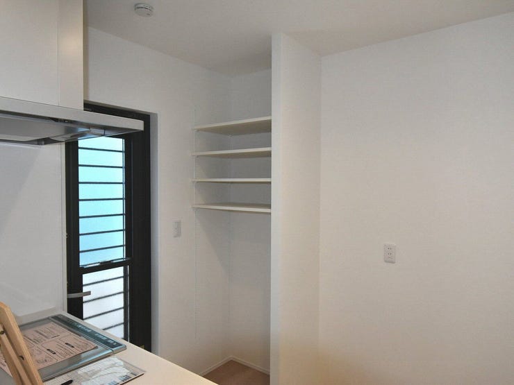 キッチンの収納
可動棚となっており高さ調整が自由自在♪