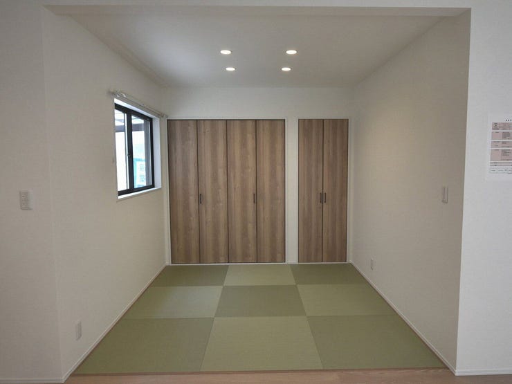 1F 和室4.5帖
和室はシンプルで使いやすく、寝転んだりお子さまと遊んだり、さまざまなシーンで活躍するスペースです。