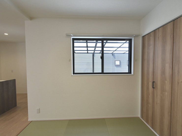 1F 和室4.5帖
間仕切りを無くすことでさらに空間を広げ、家族との空間を共有できる素敵な空間に。