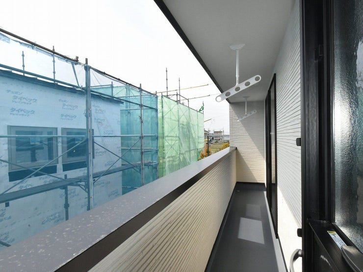 南面バルコニー
バルコニーは風通しがよく洗濯物も安心して干せそうですね。