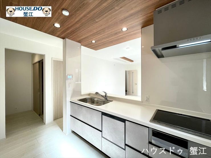 キッチン:ダイニングスペースと対面式になっており、家族とのコミュニケーションを取りながら調理をすることが出来ます。