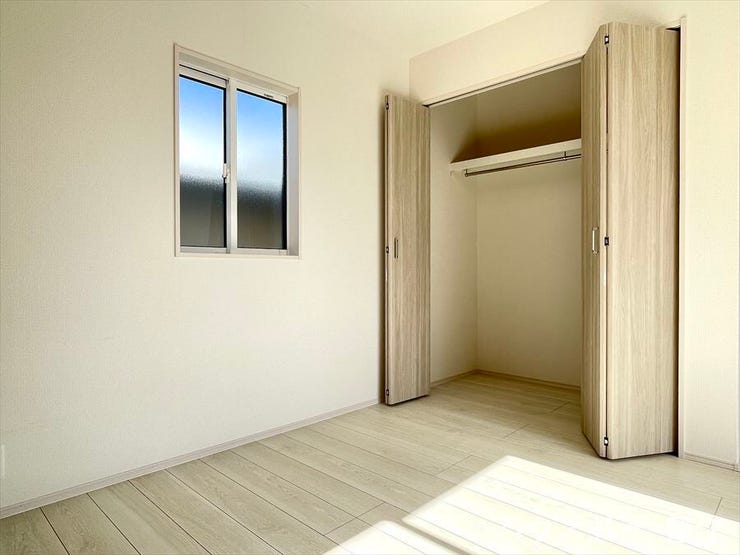 2階7帖洋室:全居室収納付きで荷物をすっきり収納できます☆お部屋を広く使え快適に過ごせます♪