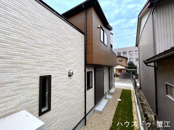 天然芝が施されたお庭スペース