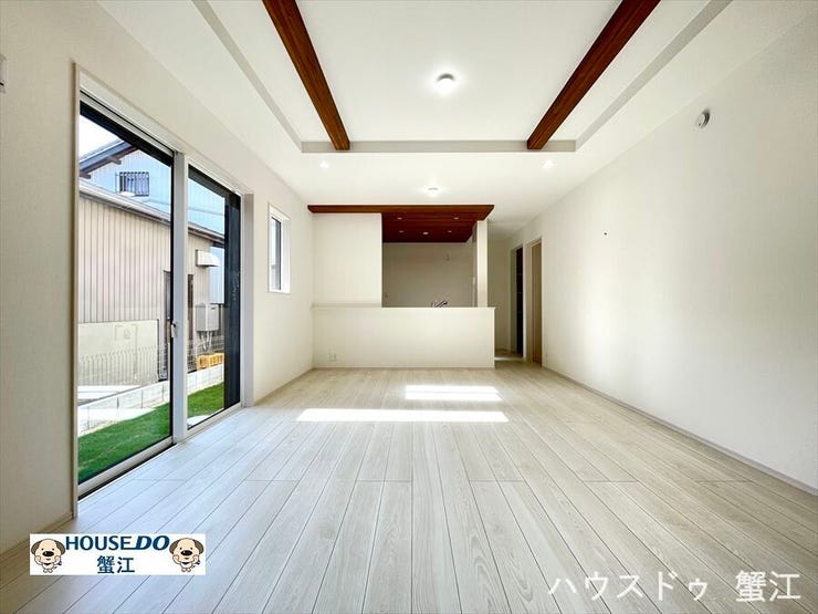 上質なデザインが映える折り上げ天井のLDK
天井に奥行を持たせて開放感を演出します。