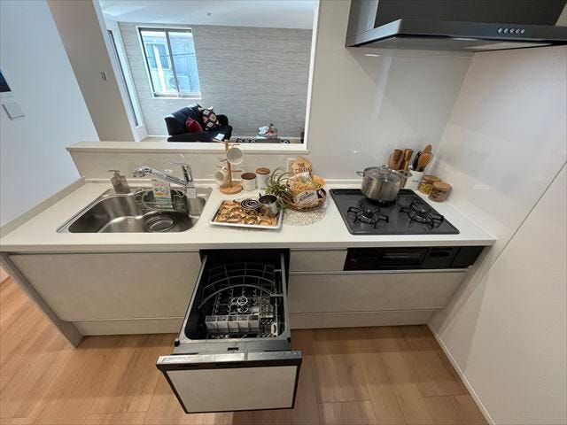 ◆食器洗浄乾燥機◆洗いものの手間がかからず家事の時間が短縮に♪手荒れも防げますね。高温乾燥し清潔!
◆浄水器機能付き◆水道水中の不純物を除去してくれます。