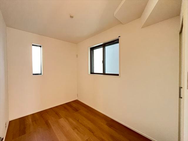 1階3.6帖サービスルーム:コンパクトなお部屋は、書斎や趣味部屋など多用途に活躍します。