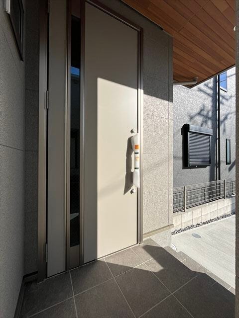 ディンプルのダブルロックキーでピッキングされにくいため、防犯性が高く安心です。