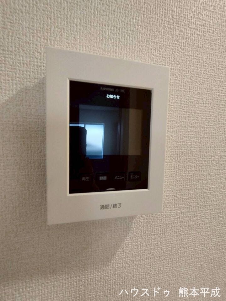 リビングで来訪者を確認できます