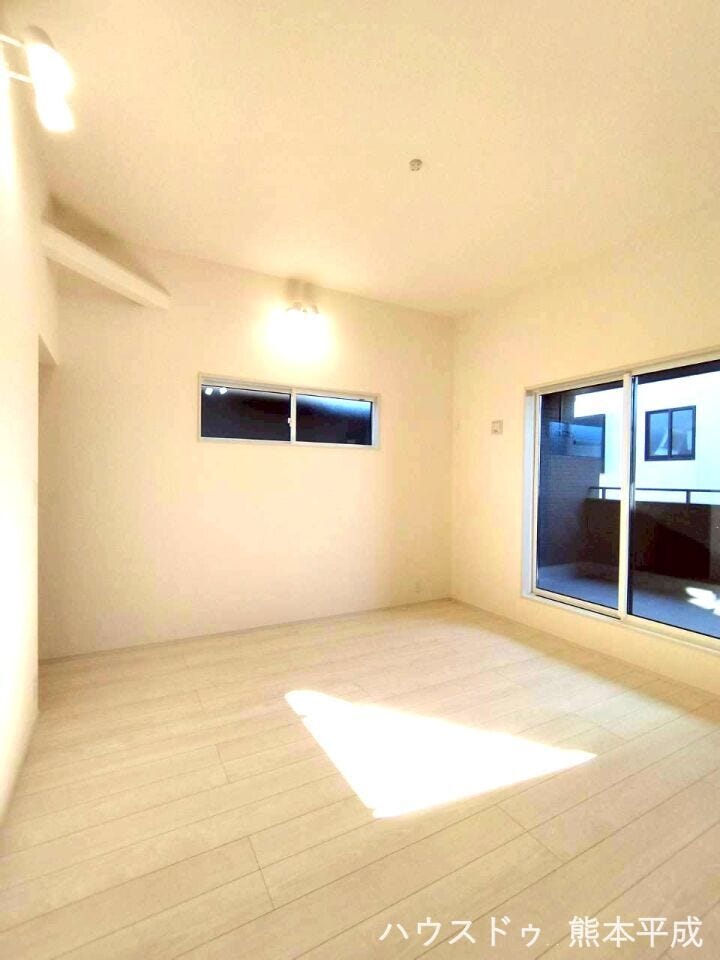 陽の差す明るい室内