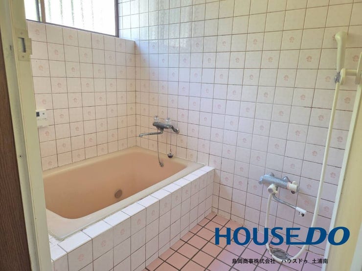 【お風呂】
きれいに掃除されたタイル風呂♪
現状のまま利用することもできます。
浴室交換希望の際はお気軽にお申し付けください。