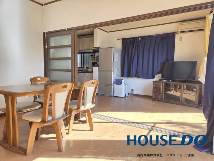 洋室とリビングの別角度写真