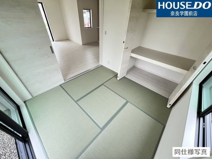 和室には広々とした押入れがあり、布団やお子様の荷物、季節の収納にも最適。暮らしの中で柔軟に使える収納スペースです。