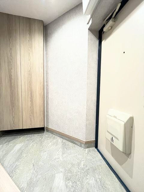 散らかりがちな玄関もすっきりの玄関収納付き。