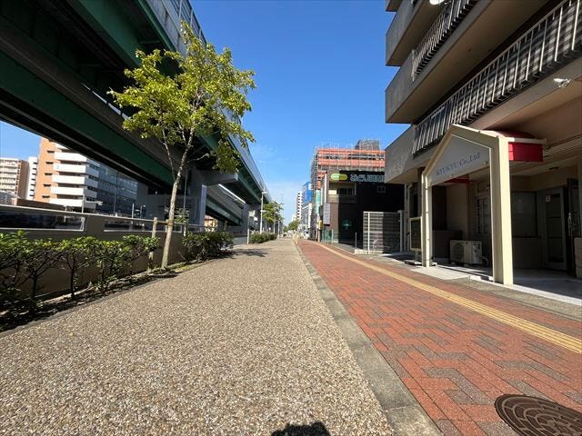 歩道があるのでお子様の通学も安心ですね。