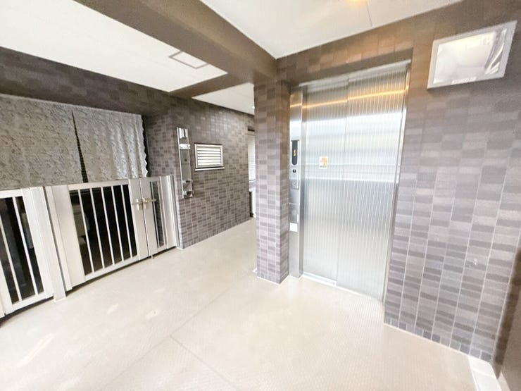 エレベーター付のマンションです。