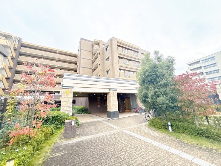 【外観】
JR・京阪徒歩3分の立地◎