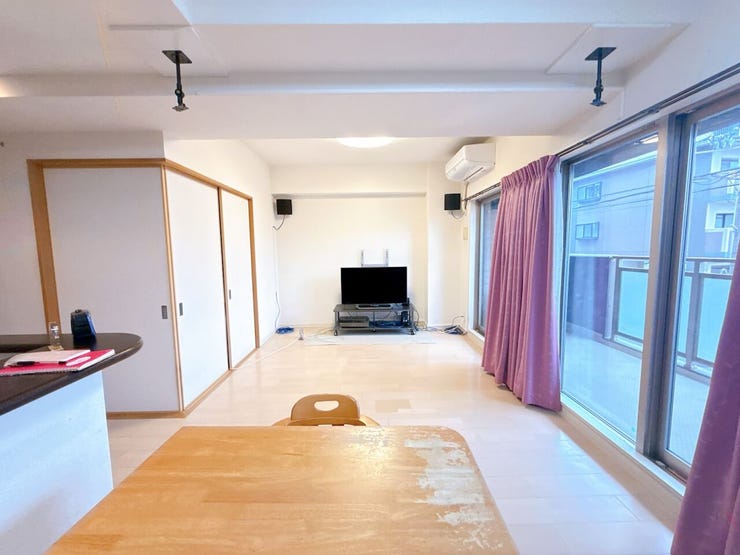 優しい色合いの室内です。
統一感があり、空間がより広く感じられます。