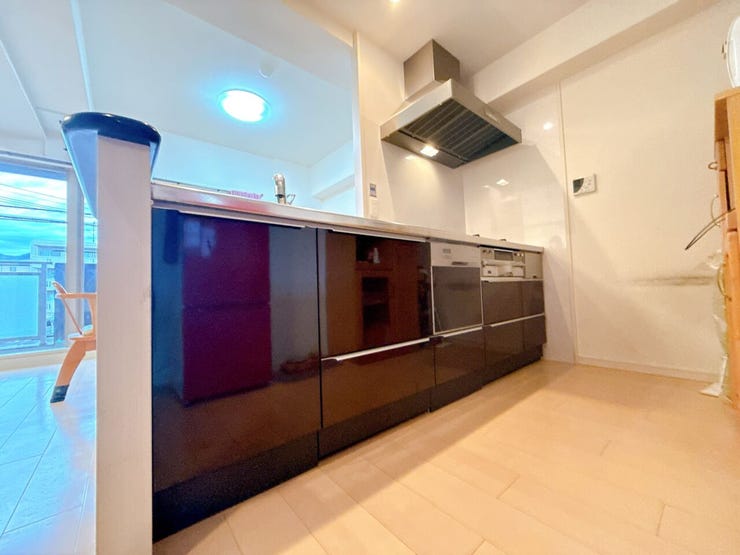 カウンターキッチンなので、お料理をしながらリビングを見渡すことができます◎