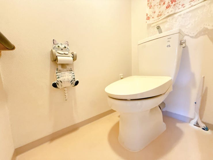 手洗いと温水洗浄つきの便座です◎