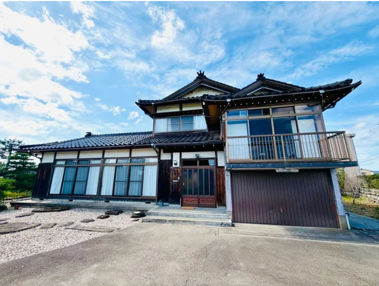 【外観】
懐かしさが帰ってくる外観。
ゆとりがひらく、田舎暮らし。