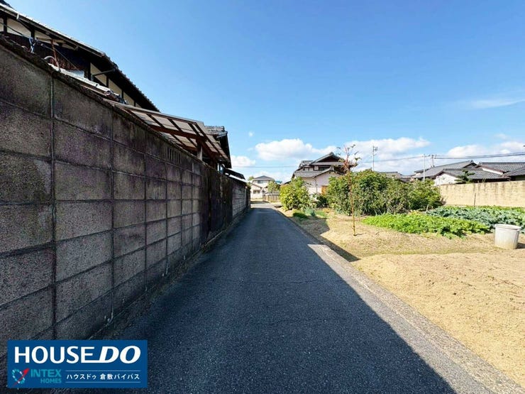 【高いプライベート感!静かな接道】
通り抜け利用の交通量が少なく、静かで落ち着いた環境です!