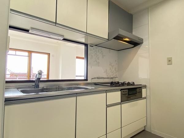 システムキッチンは、ゆとりのサイズをセレクトしております。