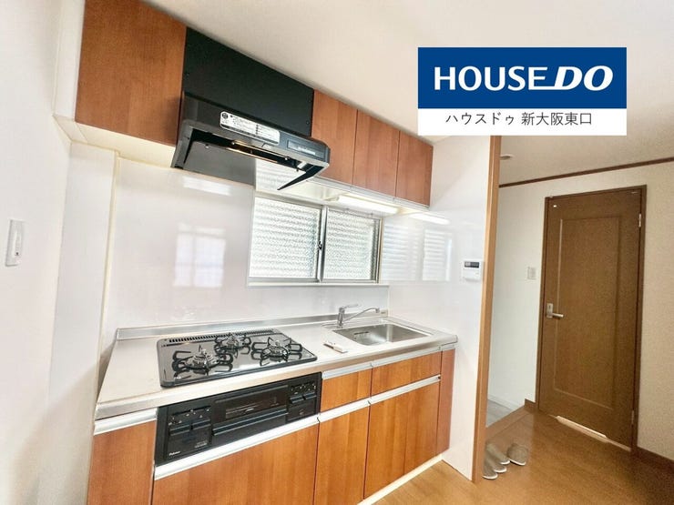 キッチンの前が窓となっていますので、壁に向かってお料理している感覚ではないです。